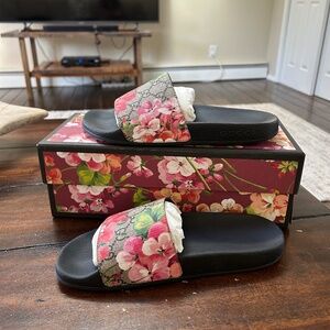 Gucci Bloom Slides